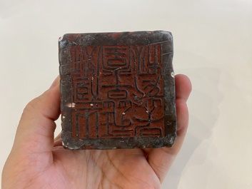 Zeven Chinese voorwerpen voor een geleerde in porselein en hardsteen, 19/20e eeuw