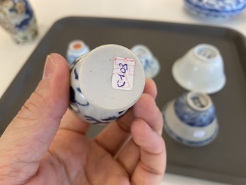 Six pi&egrave;ces en porcelaine de Chine en bleu et blanc provenant d'&eacute;paves, &eacute;poque Transition et post&eacute;rieur