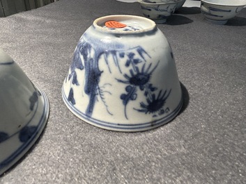 Neuf pi&egrave;ces en porcelaine de Chine en bleu et blanc provenant d'&eacute;paves, Wanli et post&eacute;rieur