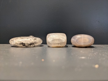 Huit tabati&egrave;res en agate, pierres dures et quartz, 19/20&egrave;me