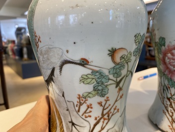 Trois porte-chapeaux et une paire de vases de forme 'gu' en porcelaine de Chine qianjiang cai, 19/20&egrave;me