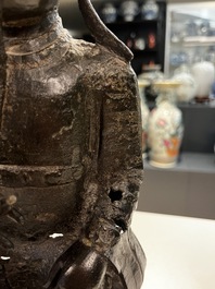 Een Chinese bronzen sculptuur van Wenchang Wang, Ming