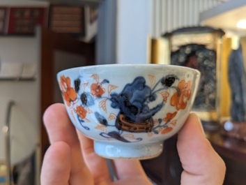 Zes Chinese famille rose koppen en schotels, een Imari-stijl theepot en een blauw-witte pul, Kangxi/Qianlong