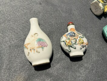 Huit tabati&egrave;res en porcelaine de Chine famille rose, 19/20&egrave;me