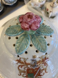 Terrine au couvercle perc&eacute; en porcelaine de Chine famille rose aux armes de 'de Heere' pour le march&eacute; hollandais, Qianlong