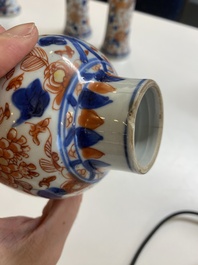 Een Chinees Imari-stijl kaststel van vijf vazen met feniksen, Kangxi/Yongzheng