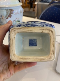 Een Chinese blauw-witte 'fanghu' vaas met lotusslingers, Qianlong merk, 19/20e eeuw