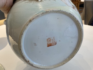 Un vase en porcelaine de Chine doucai et un bol couvert en famille rose, 19/20&egrave;me