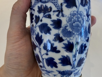 Five Chinese blue and white vases, 19th C.