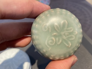 Zes stukken Chinees qingbai- en celadon-geglazuurd porselein, Song en later