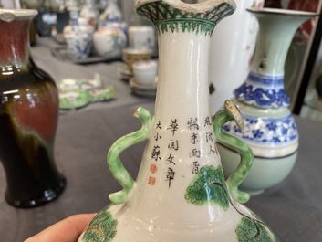 Een Chinese famille rose, een flamb&eacute; en een blauw-witte celadon vaas, 19/20e eeuw