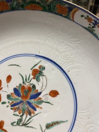 Deux plats en porcelaine de Chine famille verte &agrave; d&eacute;cor anhua, Kangxi