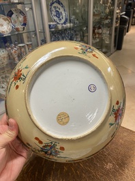 Deux plats en porcelaine de Chine famille verte &agrave; d&eacute;cor anhua, Kangxi