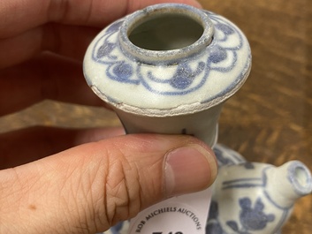 Een Chinese blauw-witte kendi en een vaasje, Hatcher Cargo, Transitie periode