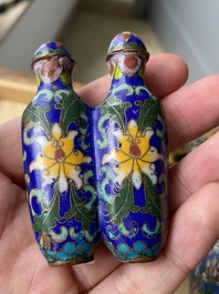 Zes Chinese snuifflessen in zilver en cloisonn&eacute;, 19/20e eeuw