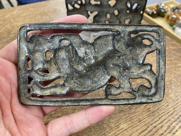 Deux plaques de ceinture en bronze dor&eacute;, Chine, culture Xiongnu, Qin