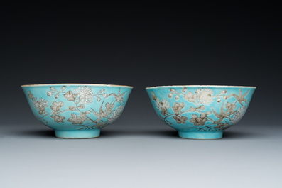 Deux bols de type Dayazhai en porcelaine de Chine &agrave; d&eacute;cor en grisaille sur fond turquoise, marque Yong Qing Cang Chun 永慶長春, Guangxu