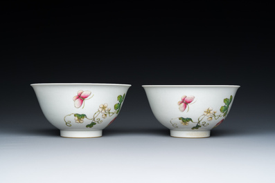 Paire de bols en porcelaine de Chine famille rose &agrave; d&eacute;cor de poires de baumier, marque et &eacute;poque de Daoguang