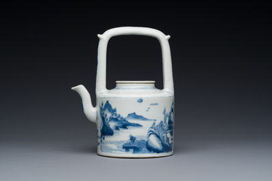 Th&eacute;i&egrave;re en porcelaine de Chine en bleu et blanc &agrave; d&eacute;cor d'un paysage raffin&eacute;, marque de Chenghua, Kangxi