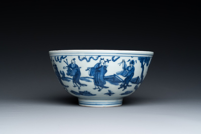 Bol en porcelaine de Chine en bleu et blanc &agrave; d&eacute;cor des 'huit immortels', marque et &eacute;poque de Jiajing