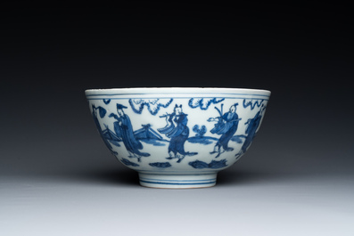 Bol en porcelaine de Chine en bleu et blanc &agrave; d&eacute;cor des 'huit immortels', marque et &eacute;poque de Jiajing