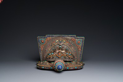 Grand masque de 'Bhairava' en argent filigran&eacute; et incrust&eacute; de pierres semi-pr&eacute;cieuses, Tibet ou N&eacute;pal, 19&egrave;me