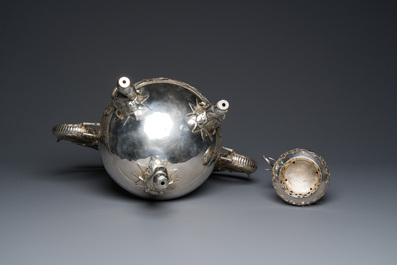 A large Chinese silver tripod censer, Shanghai Xinfengxiang 上海新鳳祥 mark, dated 1925