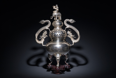 A large Chinese silver tripod censer, Shanghai Xinfengxiang 上海新鳳祥 mark, dated 1925