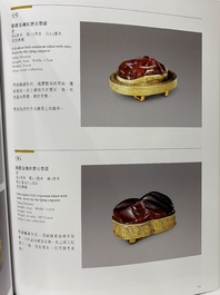 Paire d'ornements de ceinture en bronze dor&eacute; incrust&eacute; d'agate, Qianlong