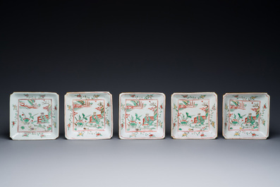 Ensemble de cinq coupes de forme carr&eacute;e en porcelaine de Chine wucai ko-sometsuke pour le march&eacute; japonais, &eacute;poque Transition