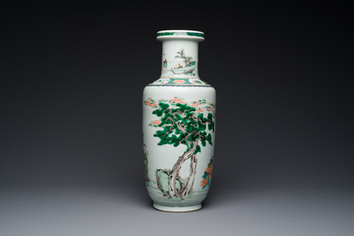 Vase de forme rouleau en porcelaine de Chine famille verte &agrave; d&eacute;cor des 'Huit immortels', Kangxi