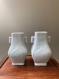 Paire de vases de forme 'fanghu' en porcelaine de Chine en bleu de lavande monochrome, marque et &eacute;poque de Guangxu
