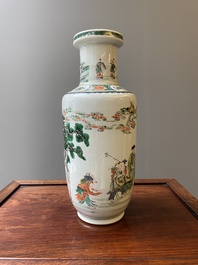 Vase de forme rouleau en porcelaine de Chine famille verte &agrave; d&eacute;cor des 'Huit immortels', Kangxi