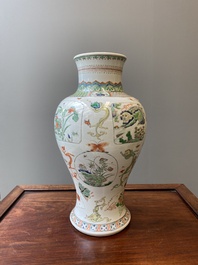 Vase en porcelaine de Chine famille verte &agrave; d&eacute;cor de dragons et d'animaux mythiques, Kangxi