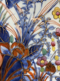 Paire de vases de forme carr&eacute;e en porcelaine de Chine en bleu et blanc surd&eacute;cor&eacute;e en Europe, Kangxi