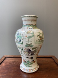 Vase en porcelaine de Chine famille verte &agrave; d&eacute;cor de dragons et d'animaux mythiques, Kangxi