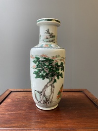 Vase de forme rouleau en porcelaine de Chine famille verte &agrave; d&eacute;cor des 'Huit immortels', Kangxi