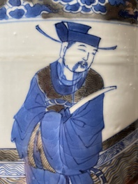 Vase de forme rouleau en porcelaine de Chine en bleu, blanc et rouge de cuivre &agrave; d&eacute;cor des 'Sanxing', Kangxi