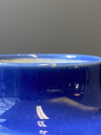 Vase de forme 'cong' en porcelaine de Chine en bleu monochrome, marque et &eacute;poque de Guangxu