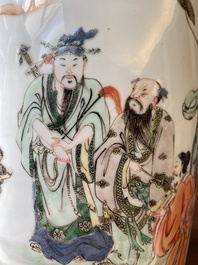 Vase de forme rouleau en porcelaine de Chine famille verte &agrave; d&eacute;cor des 'Huit immortels', Kangxi