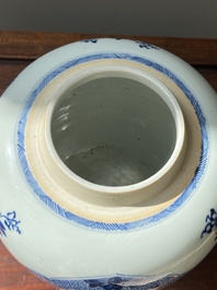 Pot en porcelaine de Chine en bleu et blanc &agrave; d&eacute;cor des 'Hehe Erxian', Kangxi