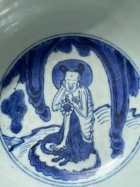 Bol en porcelaine de Chine en bleu et blanc &agrave; d&eacute;cor des 'huit immortels', marque et &eacute;poque de Wanli