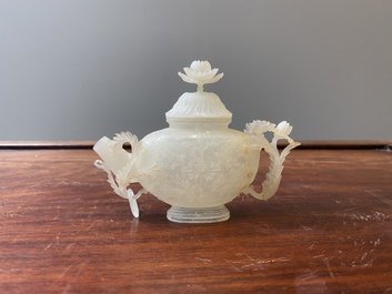 A fine Chinese Mughal style white jade teapot with floral design, 18/19th C.