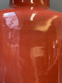Vase de forme rouleau en porcelaine de Chine en rouge de cuivre monochrome, 18/19&egrave;me