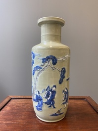 Vase de forme rouleau en porcelaine de Chine en bleu, blanc et rouge de cuivre sur fond c&eacute;ladon, Kangxi