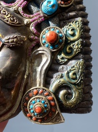 Grand masque de 'Bhairava' en argent filigran&eacute; et incrust&eacute; de pierres semi-pr&eacute;cieuses, Tibet ou N&eacute;pal, 19&egrave;me