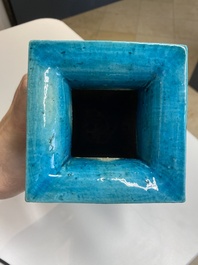 Een Chinese vierkante turquoise-geglazuurde vaas, Kangxi