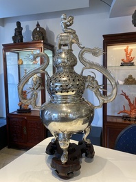 A large Chinese silver tripod censer, Shanghai Xinfengxiang 上海新鳳祥 mark, dated 1925