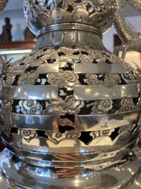 A large Chinese silver tripod censer, Shanghai Xinfengxiang 上海新鳳祥 mark, dated 1925