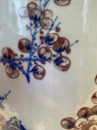 Een uitzonderlijke Chinese blauw-witte en koperrode 'meiping' vaas met prunusbloesems, 18e eeuw